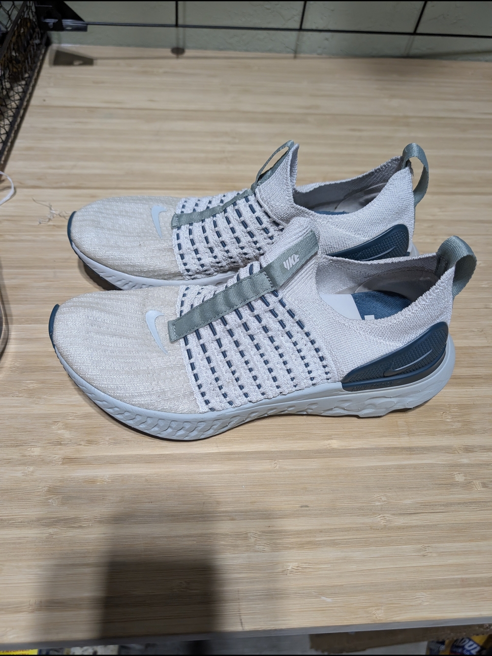 Nike React Phantom Run FK 2 Platinum Tint/Light Silver DO6698-001 Women's Size 8
